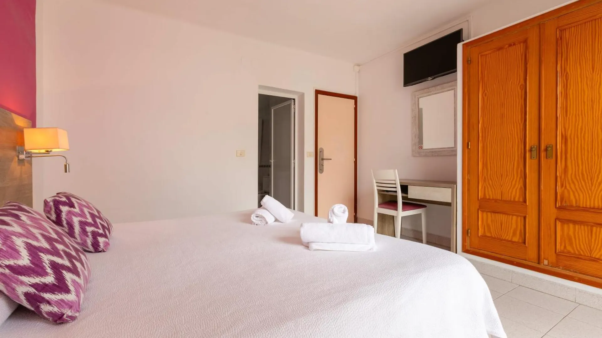Hostal Mari Sant Antoni de Portmany Otel