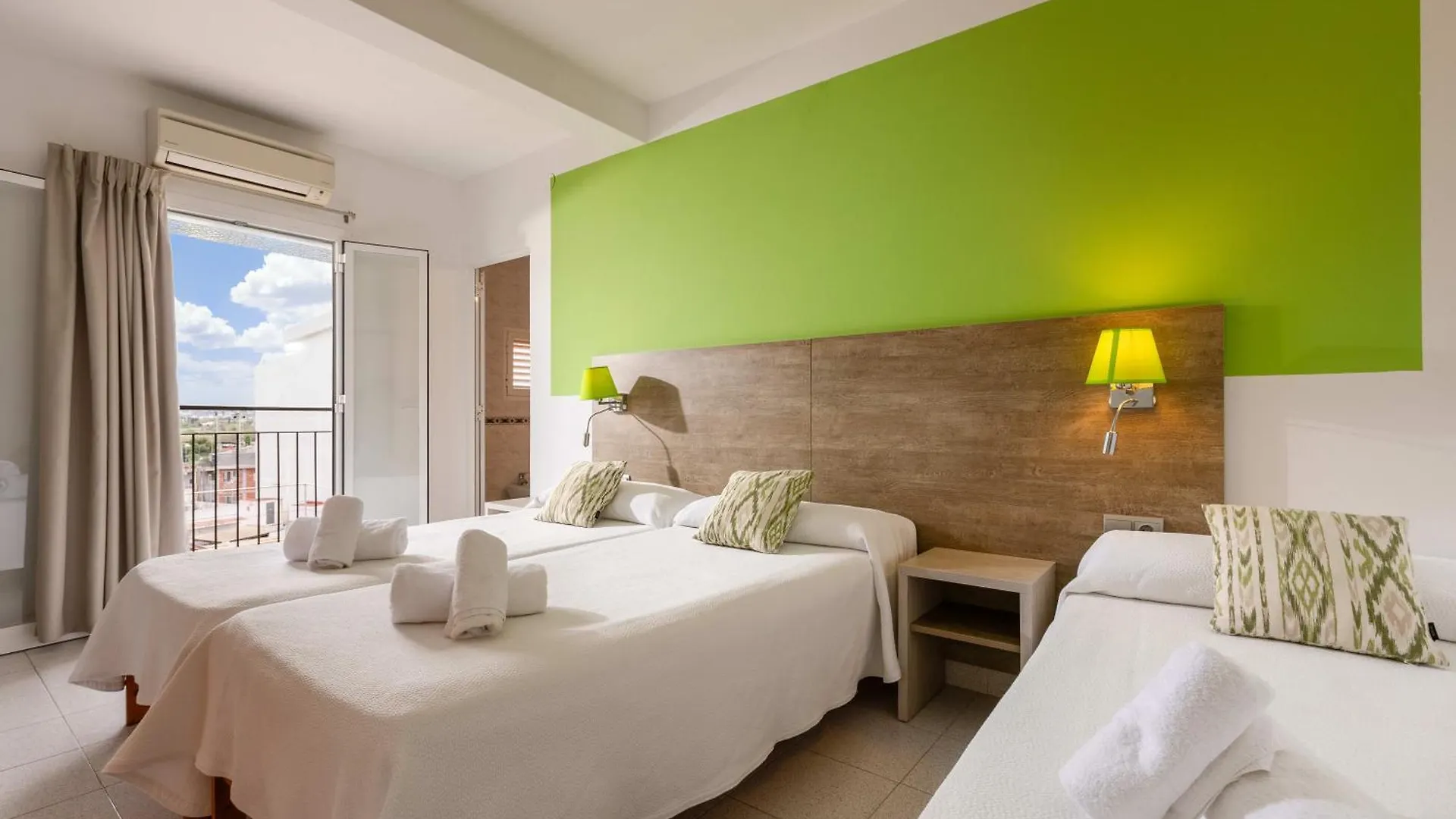 Hostal Mari Sant Antoni de Portmany 2*,  İspanya