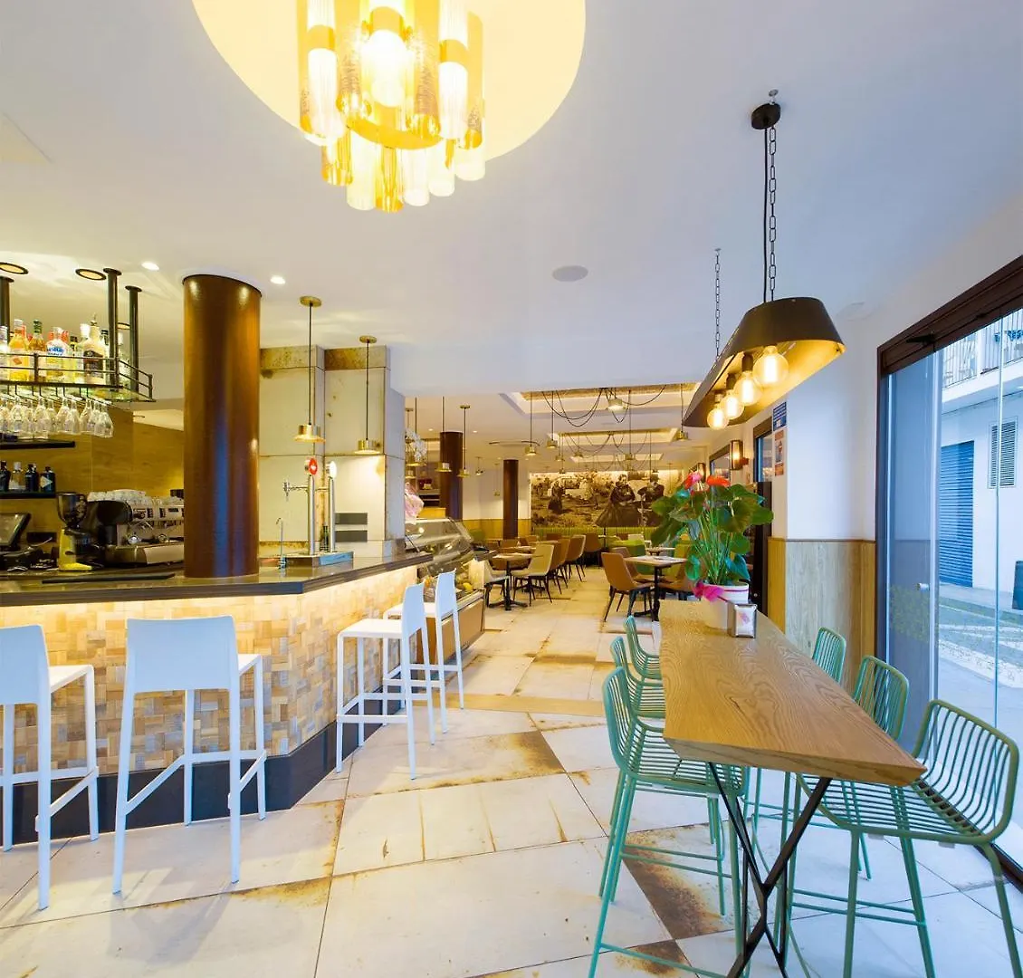 ** Otel Hostal Mari Sant Antoni de Portmany İspanya